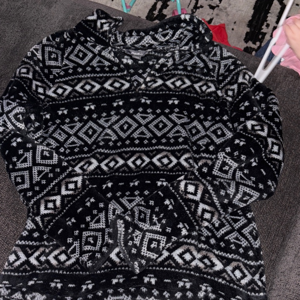 Eddie Bouer Gray Patterned Women's pullover jacket fits like a medium/large